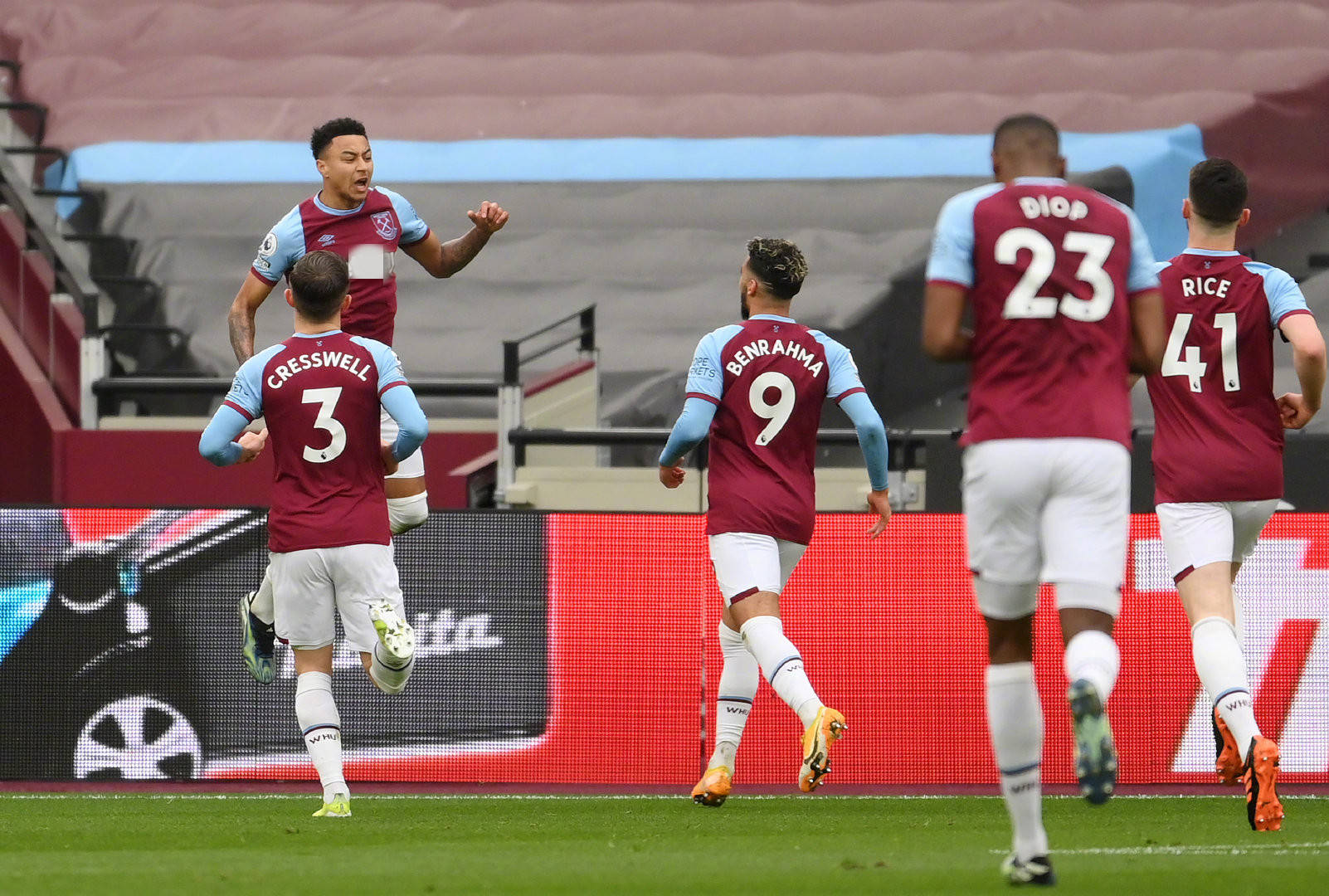 球员神情落 球员神情落